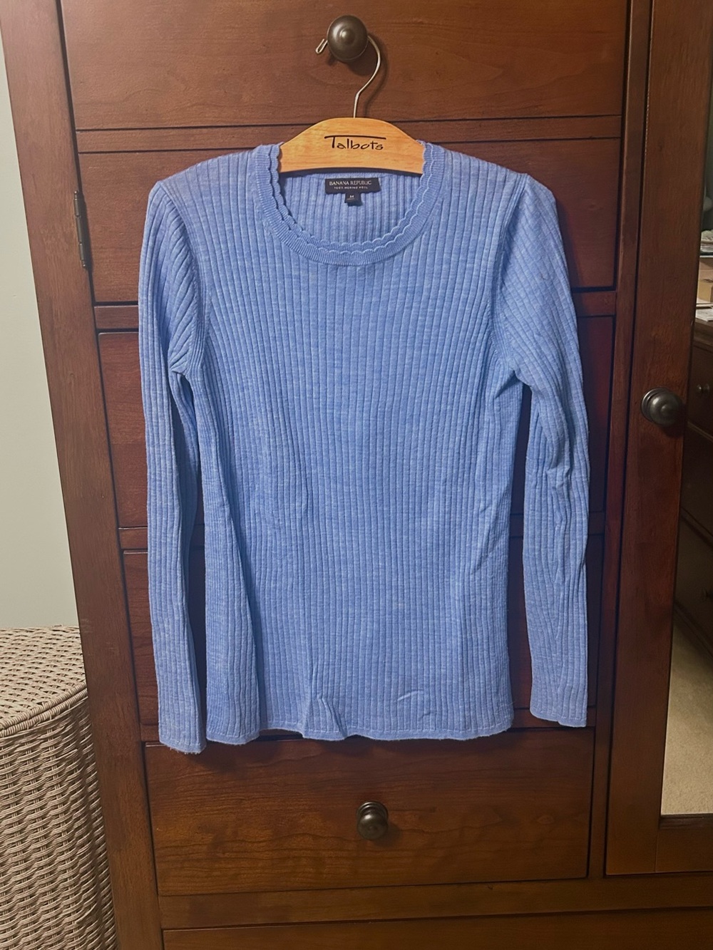 Banana Republic soft merino wool blue sweater Med